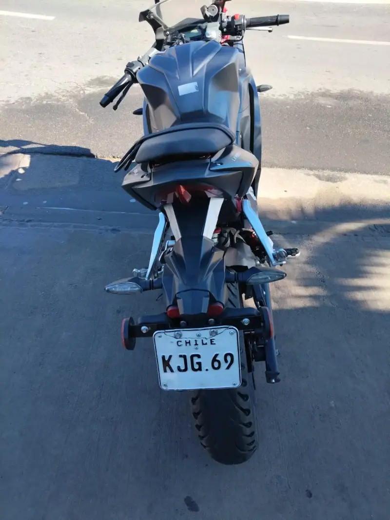 Moto deportiva Loncin 150cc negra - 2