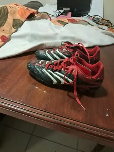 Zapato de futbol adidas ojas talla 9.5 US - miniatura 2