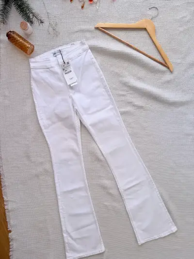 Pantalones blancos Zara nuevos talla 36 - miniatura 1