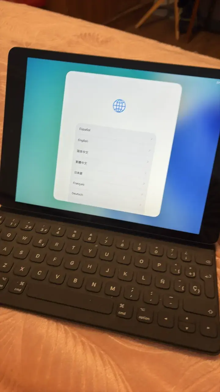 iPad con teclado original y Apple Pencil - 1