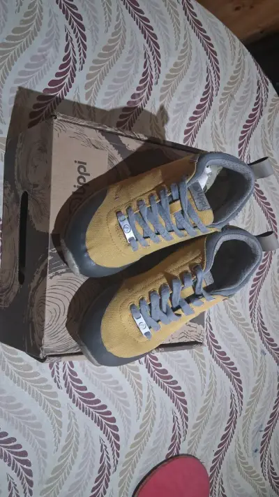 Zapatillas Upp amarillo con cordones grises - miniatura 2