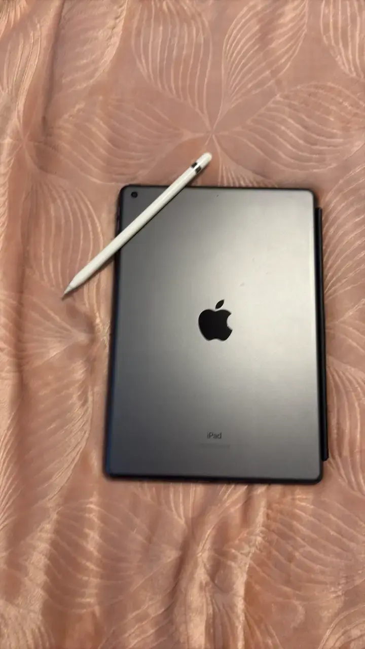iPad con teclado original y Apple Pencil - 3