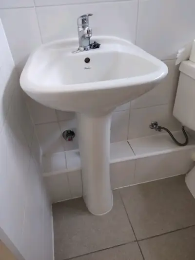 Lavamanos de cerámica con pedestal - miniatura 1
