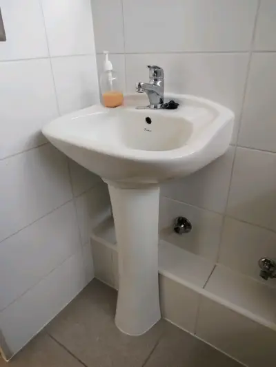 Lavamanos de cerámica con pedestal - miniatura 3