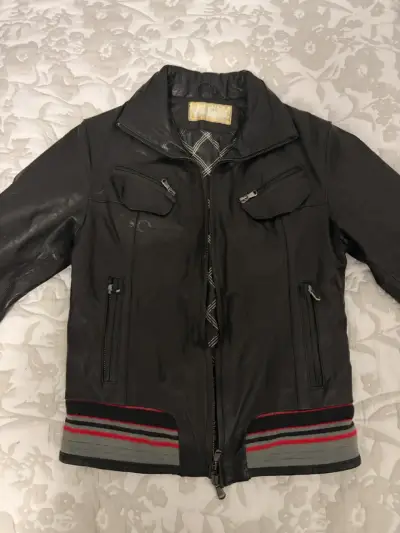Chaqueta de cuero negra con cierre - miniatura 1
