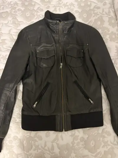 Chaqueta de cuero negra para mujer - miniatura 1