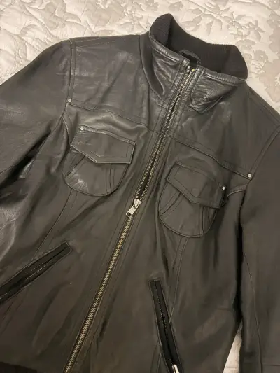 Chaqueta de cuero negra para mujer - miniatura 2