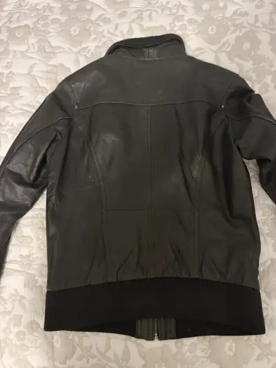 Chaqueta de cuero negra para mujer - miniatura 3