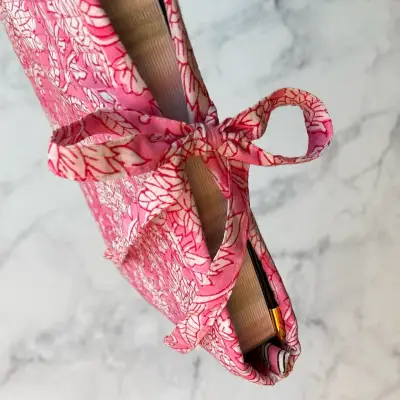 Funda de tela rosa con diseño floral - miniatura 2
