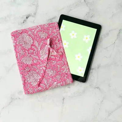 Funda de tela rosa con diseño floral - miniatura 3