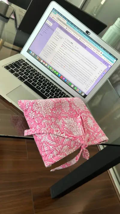 Funda de tela rosa con diseño floral - miniatura 4