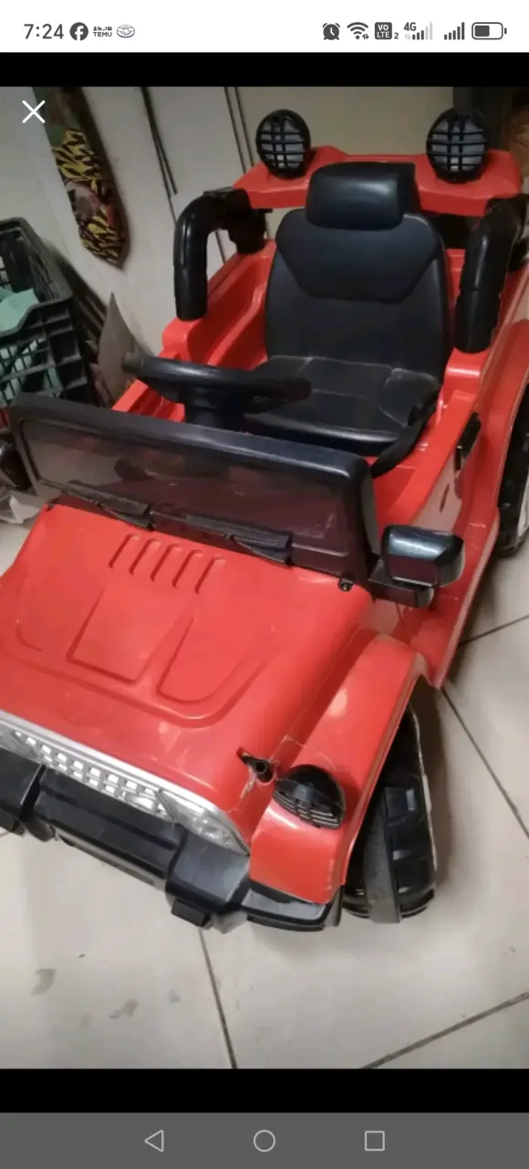 Auto a batería  infantil rojo con luces