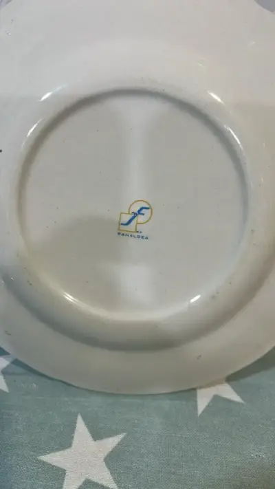 Plato de porcelana con diseño floral - miniatura 2