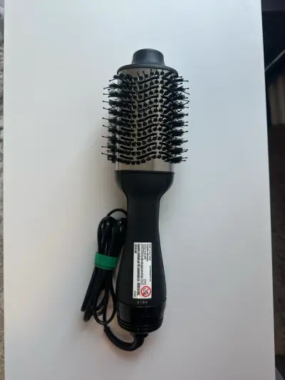 Cepillo secador Revlon One-Step negro - miniatura 1
