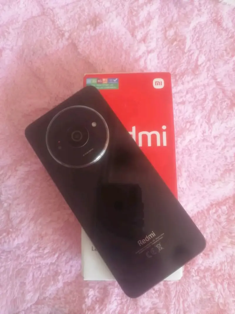 Smartphone Xiaomi Redmi A3 con pantalla grande - 2