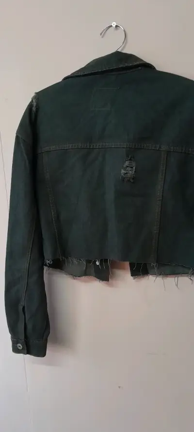 Chaqueta de mezclilla corta Issimo desgastada - miniatura 4