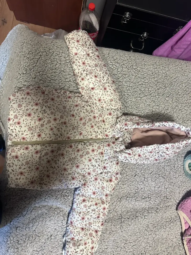 Chaqueta infantil con capucha y estampado floral - 1