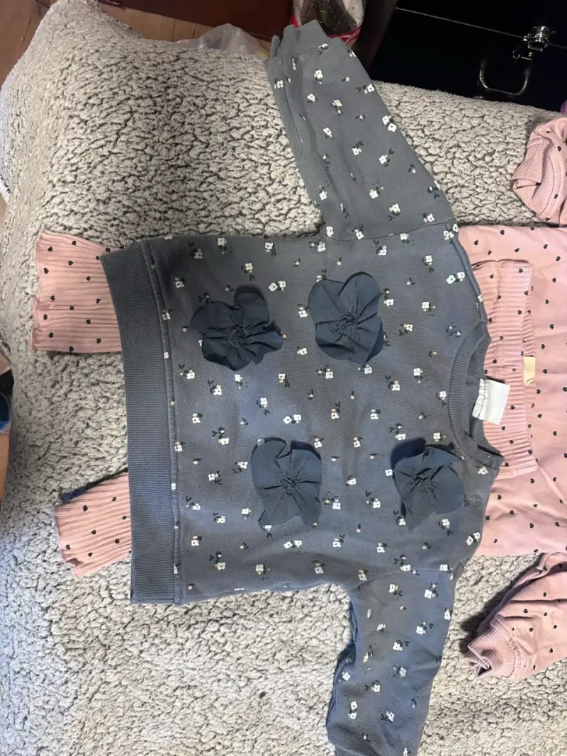 Chaqueta infantil con capucha y estampado floral - 3