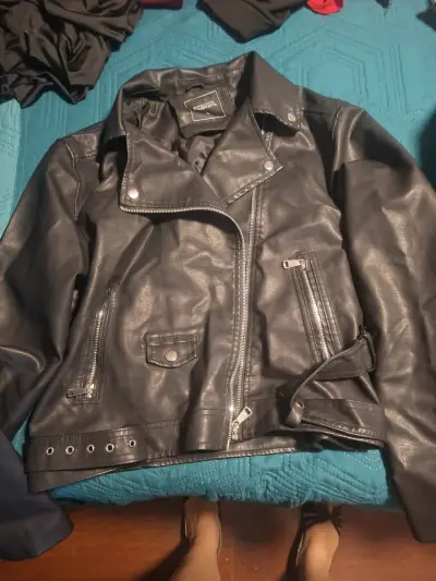 Chaqueta de cuero negra con cierre - miniatura 2