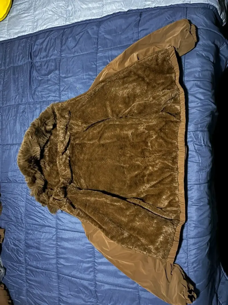 Parka marrón con capucha de piel sintética - 3