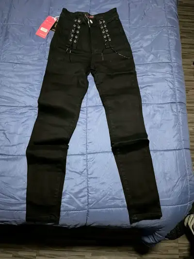 Jeans negros para mujer con etiqueta - miniatura 2
