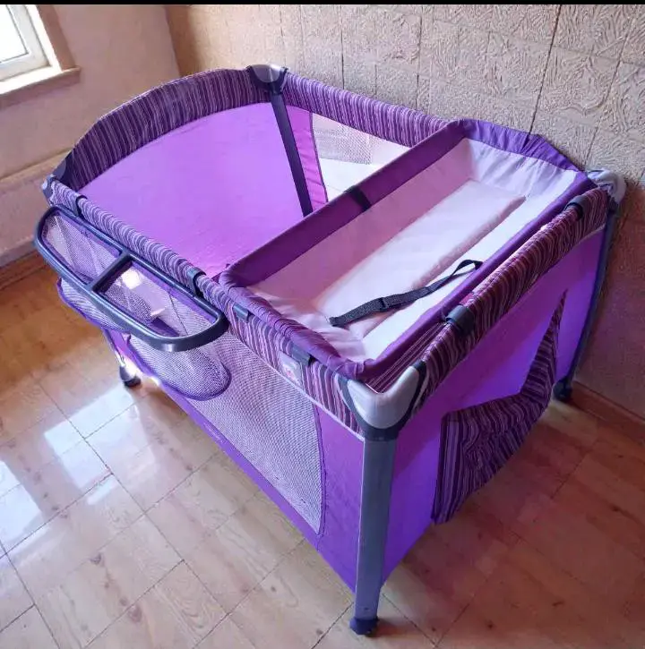 Cuna Corral Morada con Mudador y Organizador - Exc
