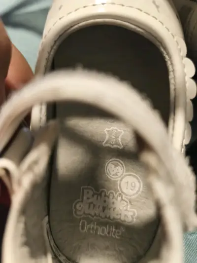 Zapatos de bebé con estrellas - miniatura 2