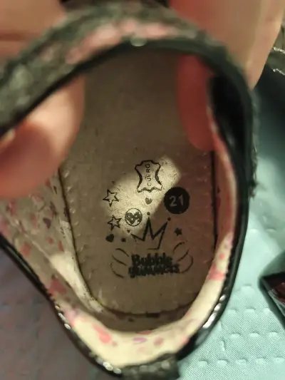 Zapatos de charol negro para niña - miniatura 3