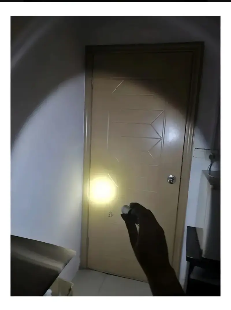 Linterna LED recargable portátil - 5