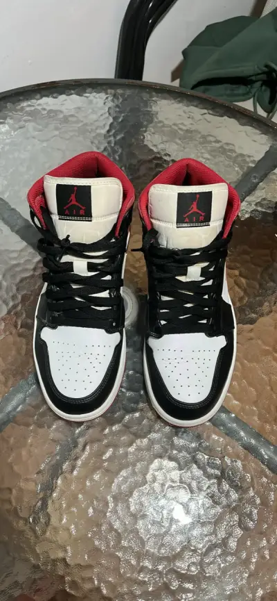 Zapatillas deportivas Air Jordan blancas y negras - miniatura 1