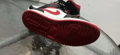 Zapatillas deportivas Air Jordan blancas y negras - miniatura 3