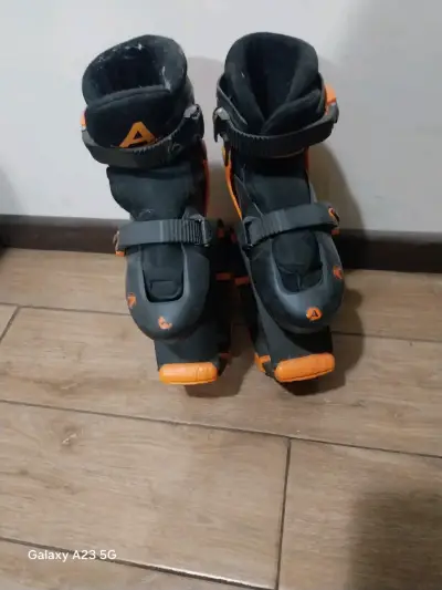 Botas para saltar talla 35-36negras y naranjas - miniatura 1