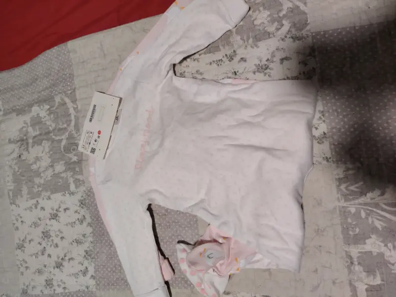 Pijama de bebé rosa con estampado - 1