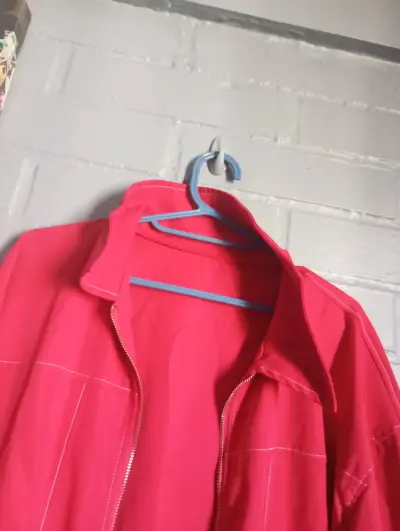 Chaqueta roja con cierre para mujer - miniatura 6