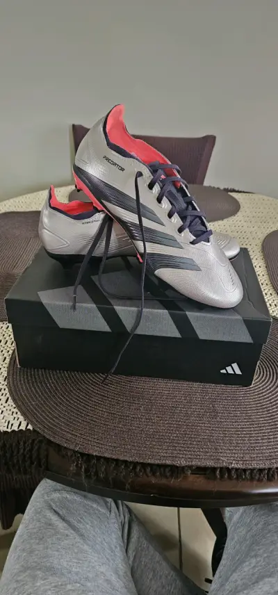 Botines de fútbol Adidas Predator plateados - miniatura 1