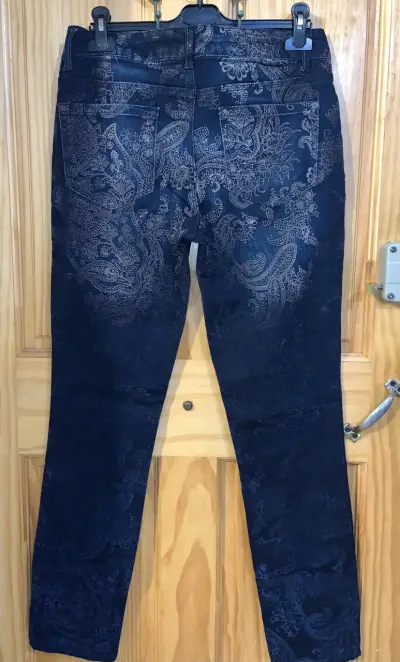Jeans skinny Faded Glory con diseño floral - miniatura 2