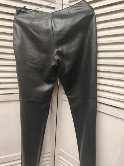 Pantalones de 100%cuero negro para mujer - miniatura 3