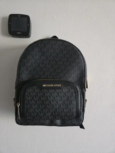 Mochila Michael Kors negra con logo - miniatura 1