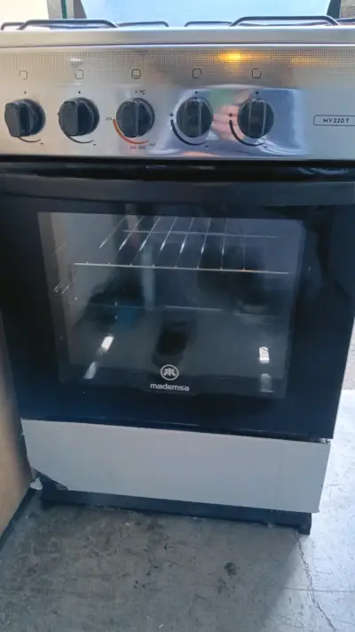 Cocina a gas Mademsa MV220 T en buen estado - miniatura 1