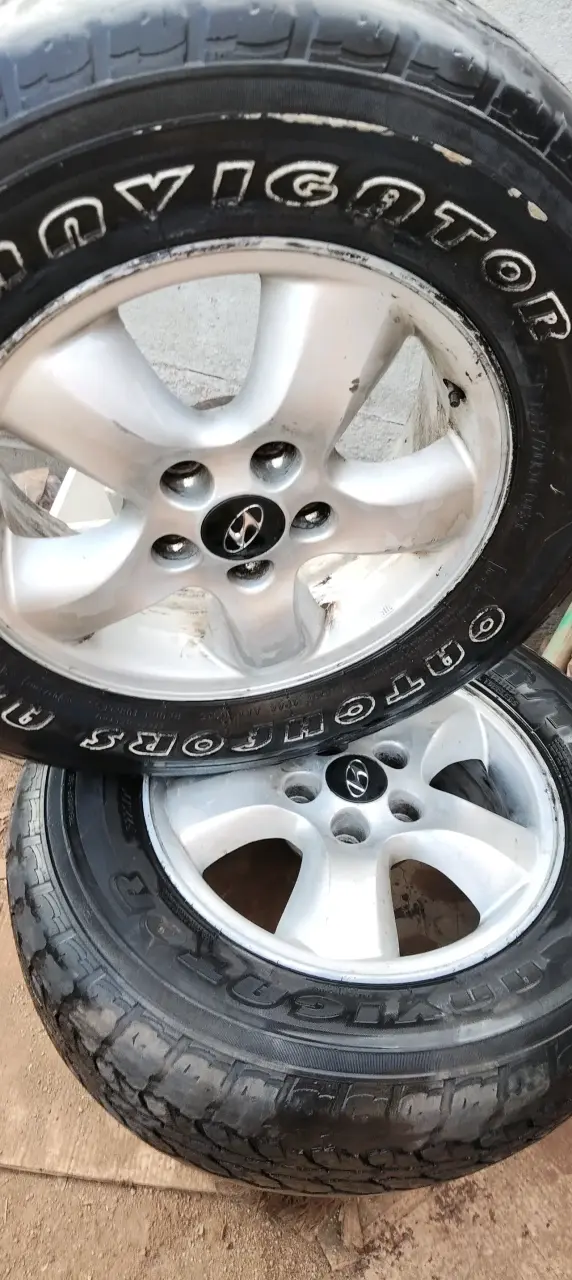 Llantas Hyundai con neumáticos usados - 3
