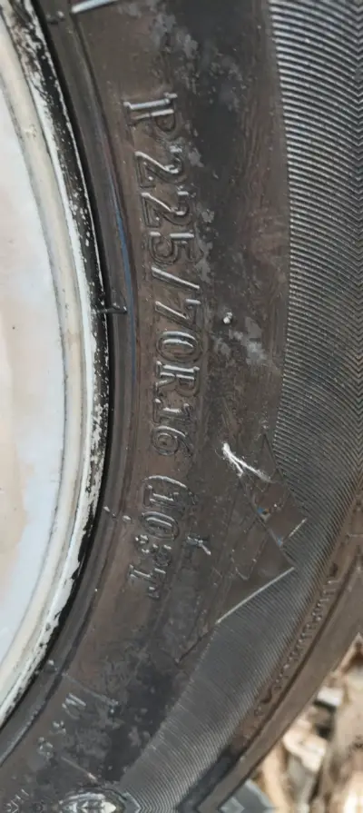 Llantas Hyundai con neumáticos usados - miniatura 4