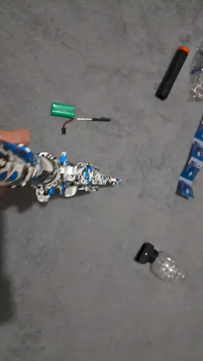 Rifle de juguete con accesorios - miniatura 2