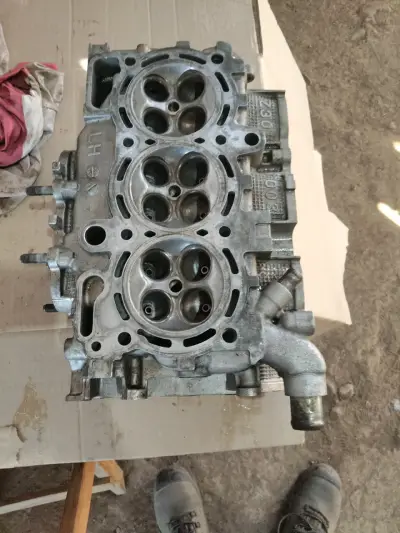 Culata Subaru 3.0 lado izquierdo - miniatura 1