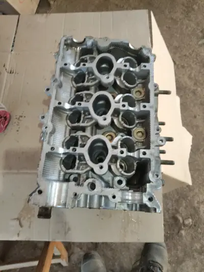 Culata Subaru 3.0 lado izquierdo - miniatura 3