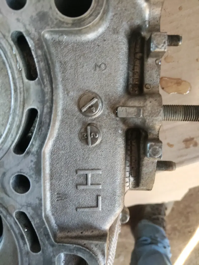 Culata Subaru 3.0 lado izquierdo - 4