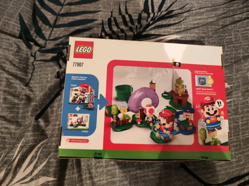LEGO Super Mario Toad's Special Hideaway - 2