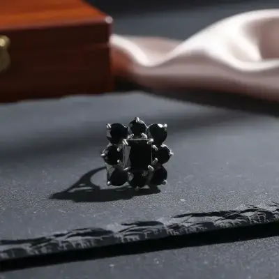 Anillo de acero con piedras negras elegante - miniatura 2