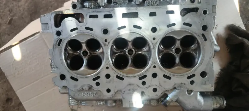 Culata de moto Subaru 3.6 derecha usada - 2