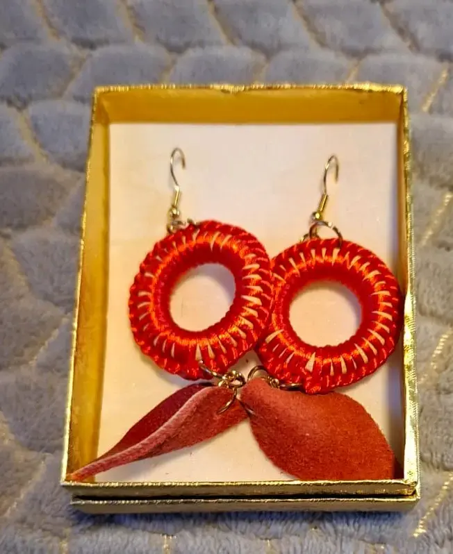 Aros colgantes amarillos tejidos a mano - 5