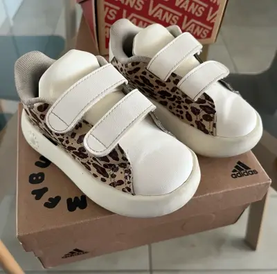 Zapatillas Adidas infantiles con estampado animal print - miniatura 2